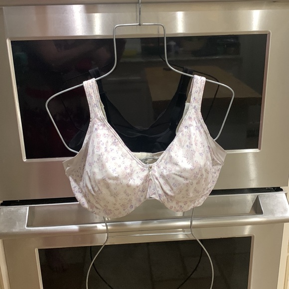 Bali size 38DD non padded underwire bra with side support panels. Under arms are - Picture 7 of 16